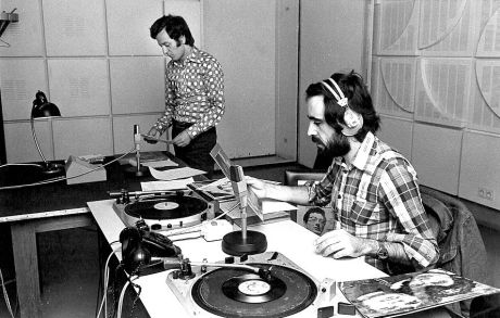 11 τραγούδια που θυμόμαστε με νοσταλγία από τις εκπομπές στο Α' Πρόγραμμα