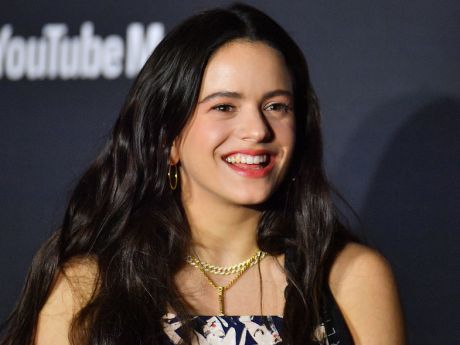 Την περίπτωση της Rosalia θα πρέπει να την εξετάσουν οι 'δικοί' μας τραγουδιστές