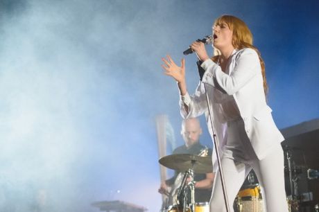 Έσπασε το πόδι της στο Coachella η Florence