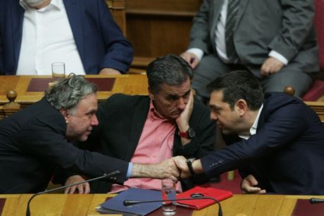 Όλες οι  διαπραγματεύσεις με την τρόικα σε 7 τραγούδια