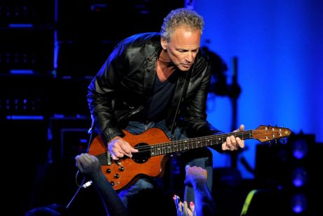 Σοκ προκάλεσε η είδηση: Fleetwood Mac χωρίς τον Lindsey Buckingham 