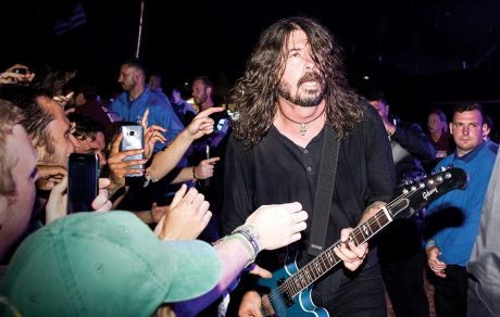 Dirty Water νέο τραγούδι των Foo Fighters στο Παρίσι