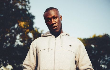 O Stormzy φέρνει την Grime μουσική στο Νο 1 άλμπουμ της Αγγλίας