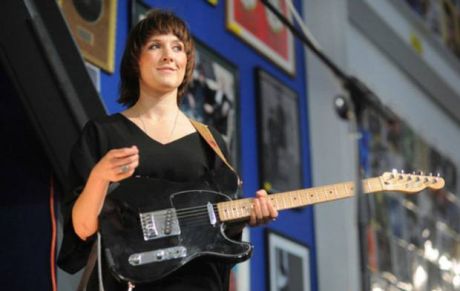 Mother's Mother's Magazines-Cate Le Bon στο Σέντραλ Παρκ