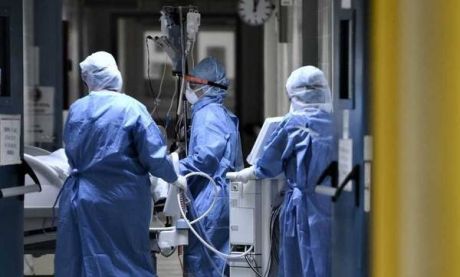 706 στις ΜΕΘ, 67 μέρες για το καλοκαίρι, όλα θα περάσουν