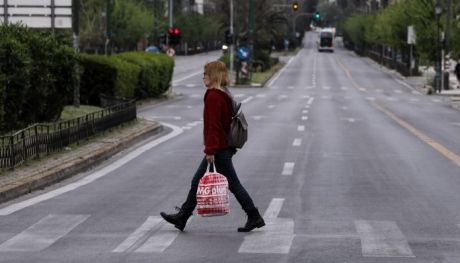 Το 70% των ασθενών είναι νέοι άνθρωποι, 738 στις ΜΕΘ, 65 νεκροί, 1724 κρούσματα