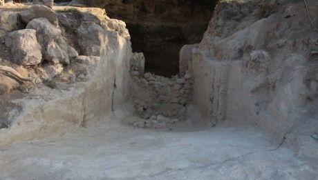 Ασύλητος θαλαμοειδής τάφος αποκαλύφθηκε στα Αηδόνια Νεμέας