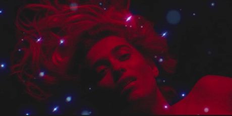 Pleasure (Live)-Justice με τολμηρό βίντεο