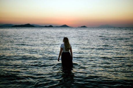 Δυστυχία: Μια εσωτερική κατάσταση που εξαρτάται από τις πεποιθήσεις μας και το βαθμό που είμαστε προσκολλημένοι στα πράγματα γύρω μας...