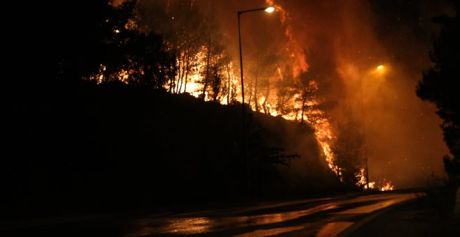 Πού απαγορεύεται η κυκλοφορία λόγω της πυρκαγιάς στην Ανατολική Αττική