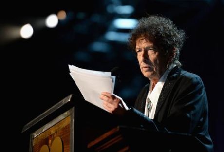 O Bob Dylan ευχαριστεί αυτούς που έκαναν επιτυχίες τα τραγούδια του