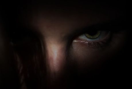 Τα σημάδια ότι αντιμετωπίζετε ένα άτομο με μαύρη καρδιά που δεν πρέπει να αγνοήσετε