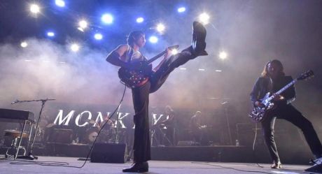 Εντυπωσίασαν χθες οι Arctic Monkeys στο κατάμεστο Terra Vibe park 