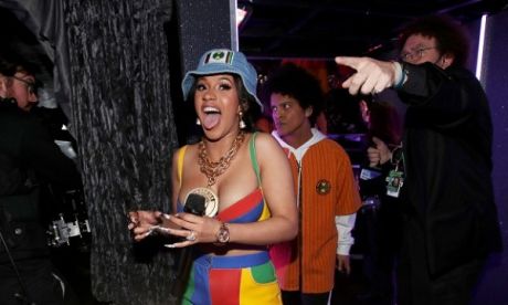 Η Cardi B πήρε γράμμα από ένα θαυμαστή της, τον Bono!