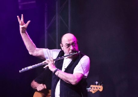 Ian Anderson:  Δεν είμαι ροκ σταρ. Δεν κάνω σεξ, ναρκωτικά και ροκ εντ ρολ.