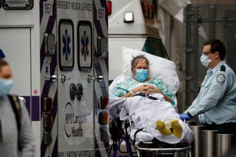 Πώς η στάση του σώματος μπορεί να σώσει τη ζωή ασθενών με κορονοϊό
