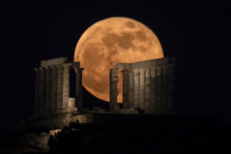 Μαγικές εικόνες από την υπερπανσέληνο 