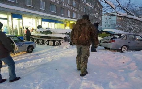 Ρώσος μπήκε με tank σε supermarket για να πάρει ένα μπουκάλι κρασί!