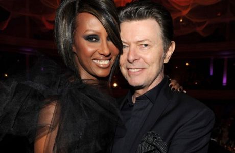 Η Lexi, κόρη του David Bowie, αφιερώνει τατουάζ στον πατέρα της