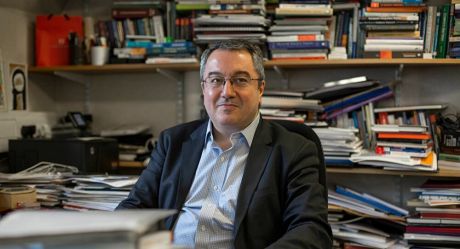 Να ανησυχούμε για δεύτερη πανδημία από τη νέα γρίπη των χοίρων; Ο Ηλίας Μόσιαλος απαντά