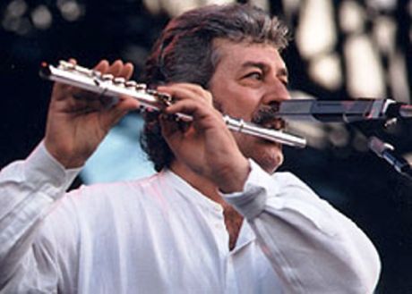 Φλαουτίστας των  Moody Blues, ο Ray Thomas, δεν ζει πια, 80 χρόνια από την γέννηση του