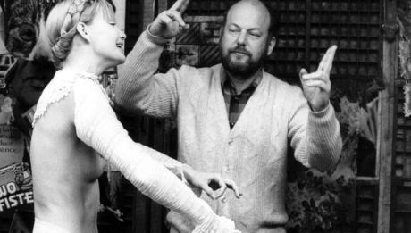 Πέθανε ο σκηνοθέτης Ντούσαν Μακαβέγιεφ