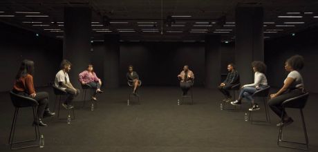 8 νέοι άνθρωποι συζητούν: Πολιτισμική ταυτότητα και η έννοια του "ανήκειν" στο Ίδρυμα Ωνάση 