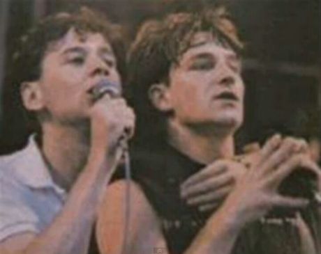 Είναι ισάξιοι U2-Simple Minds; μπορεί να γίνει μία μονομαχία μεταξύ τους;