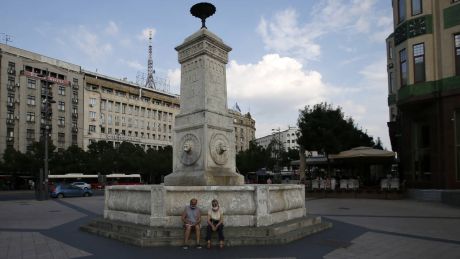 Και έχουμε Ιούλιο. Χαμός στη Σερβία μετά την απόφαση για lockdown – Διαδηλωτές έκαναν ντου στη Βουλή 