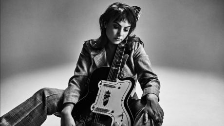 H Angel Olsen θα κυκλοφορήσει το EP Aisles με διασκευές από 80's,