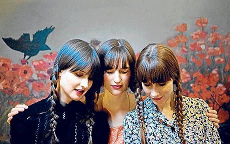 Au Revoir Simone - "A Violent Yet Flammable World" (Twin Peaks 2017)