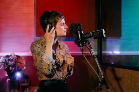 Christine And The Queens – “No Ordinary Love” (και με Sade)