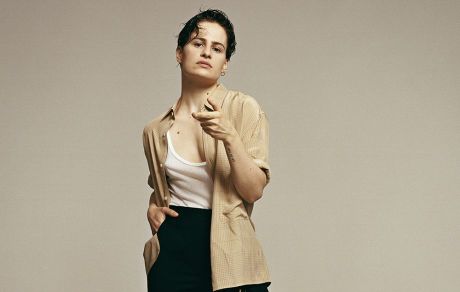 Το άλμπουμ των Christine & The Queens 'κτυπάει' το Νο 1 της Αγγλίας