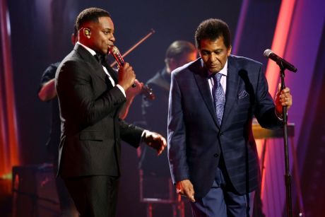 Charley Pride: Τι δεν καταλαβαίνουμε, ναι ήταν 86 ετών, αλλά ζούσε, δείτε τον 1 μήνα πριν