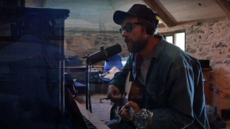 Damon Albarn σε απομόνωση παρουσιάζει την ενότητα Boiler Room