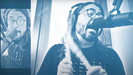 Σούπερ: Dave Grohl & Greg Kurstin διασκευάζουν Elastica “Connection”