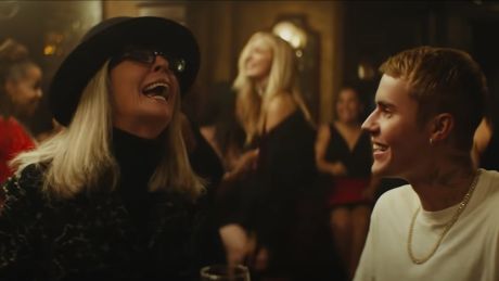 Justin Bieber - Ghost, μαζί του στο βίντεο η Diane Keaton