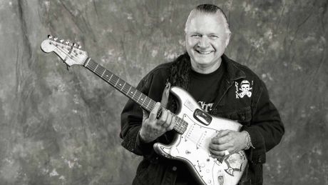 Πέθανε ο Βασιλιάς της κιθάρας του Surf, Dick Dale
