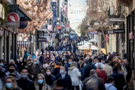 Συνωστισμός και μεταλλάξεις το εκρηκτικό κοκτέιλ που φοβίζει τους ειδικούς – Το σχέδιο της κυβέρνησης για ασφαλείς αγορές