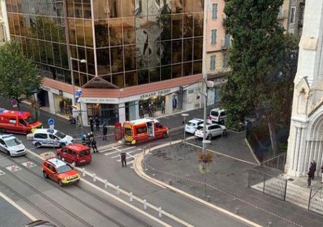 Γαλλία: νέο επεισόδιο βίας, 3 νεκροί σε επίθεση με μαχαίρι σε εκκλησία, 