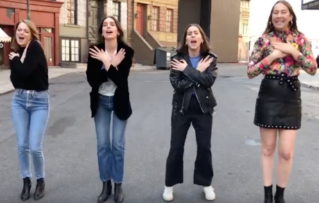 Emma Stone και Haim υποδύονται τις Spice Girls για φιλανθρωπικό σκοπό