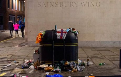 Μετά την ήττα από τους Ιταλούς οι Άγγλοι αποκηρύσσουν τα 3 Lions, Sweet Caroline κλπ, τι ακούνε τώρα 