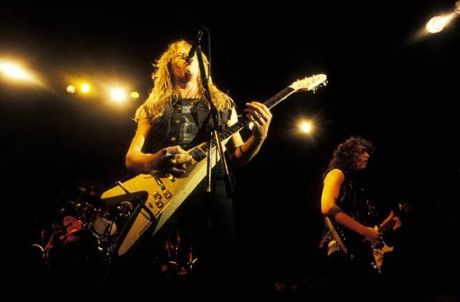 Απίθανο, Enter Sandman-Metallica με παιχνίδια σαν όργανα