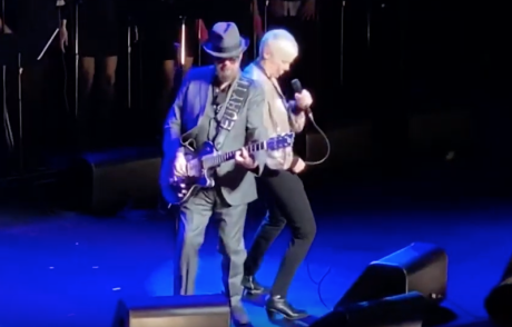 Οι Eurythmics μετά από χρόνια ξανά μαζί τραγούδησαν στην Νέα Υόρκη για την βροχή 