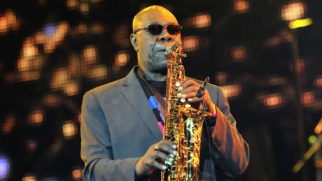 Πέθανε από κορωνοϊό ο θρυλικός Manu Dibango