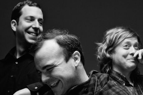 Ο τύπος από τους Future Islands μιμείται τόσο πολύ αυτόν τον τραγουδιστή...