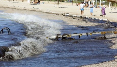 Δεν τους καίγεται καρφάκι για την θάλασσα στην Αττική, γιατί έχουν πισίνες και την Μύκονο
