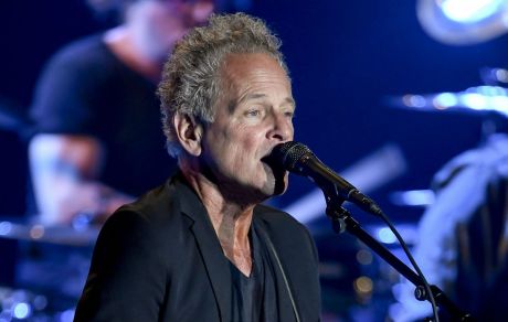 Μήνυση έκανε στους Fleetwood Mac o Lindsey Buckingham