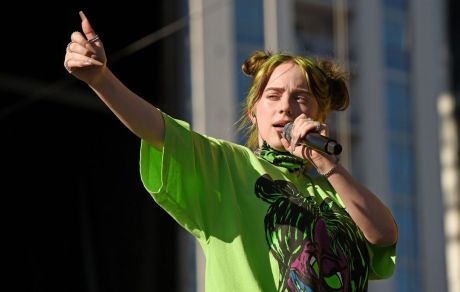 Billie Eilish-Hotline Bling, αυτό το κοριτσάκι δεν είναι τυχαίο, έχει ταλέντο 