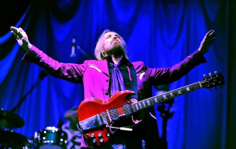 Fleet Foxes, Coldplay, Wilco παίζουν Tom Petty